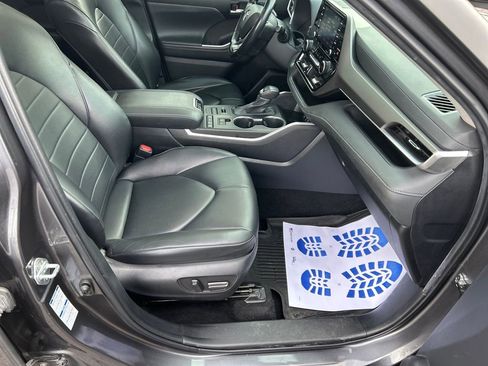 Used 2022 Toyota Highlander XLE image 45