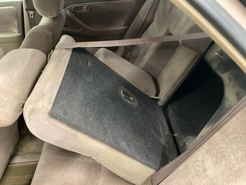 Used 1998 Toyota Camry LE FWD image 26