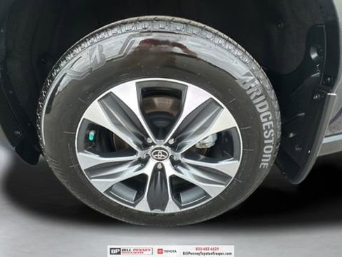 Used 2025 Toyota Highlander XLE image 19