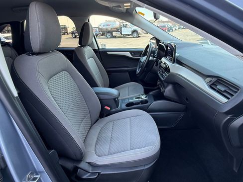 Used 2022 Ford Escape SE w/ SE Sport Appearance Package image 16