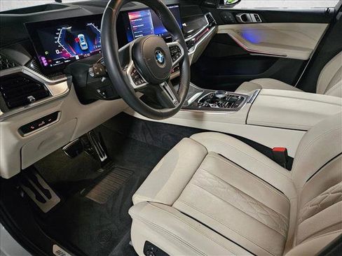 Certified 2025 BMW X7 M60i AWD/4WD image 10