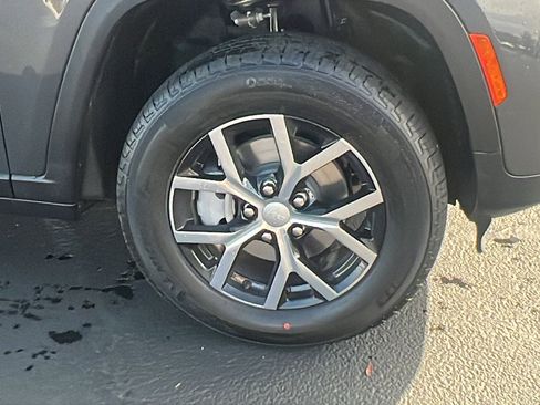 New 2025 Jeep Grand Cherokee Limited w/ Trailer Tow Package image 9