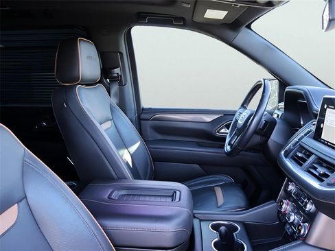 Used 2022 GMC Yukon XL AT4 image 5
