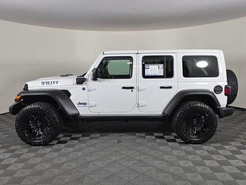 Used 2023 Jeep Wrangler Unlimited w/ Cold Weather Group AWD/4WD image 6