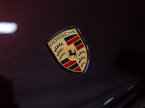 Certified 2024 Porsche Macan AWD/4WD image 19