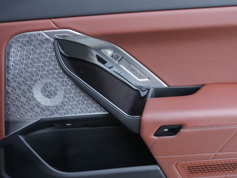 Certified 2023 BMW 760i xDrive w/ Executive Package image 35