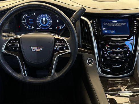 Used 2020 Cadillac Escalade Platinum RWD image 18