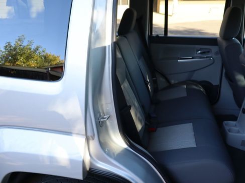 Used 2008 Jeep Liberty Limited image 21