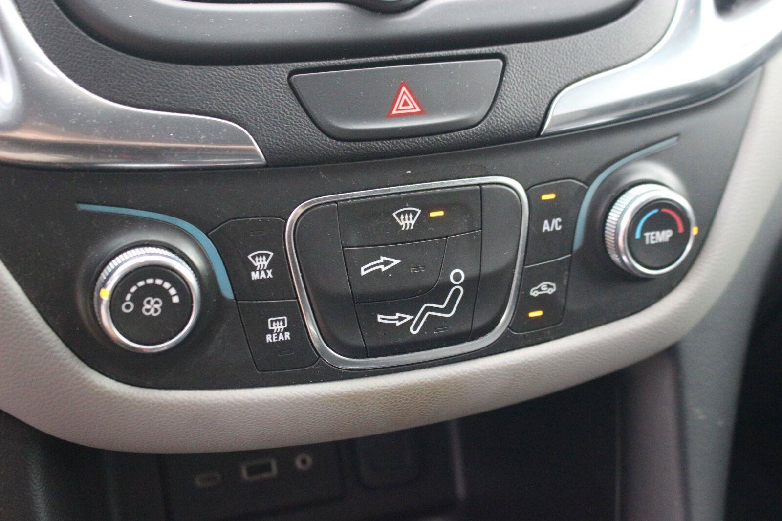 Used 2021 Chevrolet Equinox LS w/ LS Convenience Package FWD image 24
