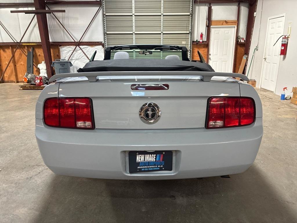Used 2005 Ford Mustang Premium RWD image 13