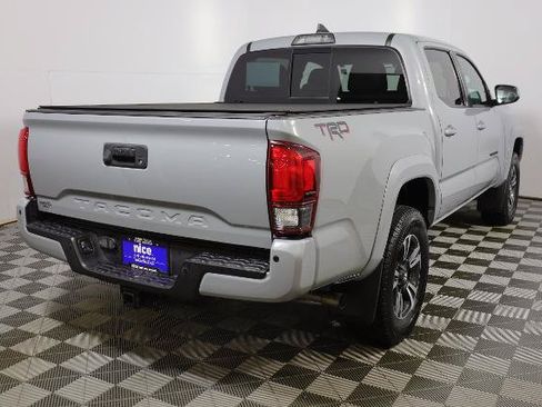 Used 2019 Toyota Tacoma TRD Sport AWD/4WD image 4