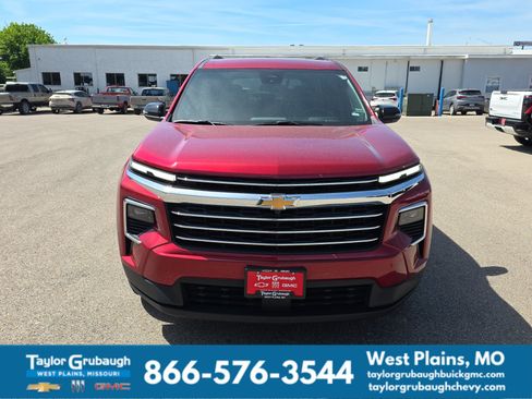 Used 2026 Chevrolet Traverse LT AWD/4WD image 3