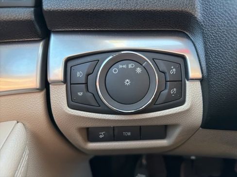 Used 2018 Ford Explorer Limited image 17