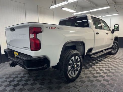 Used 2022 Chevrolet Silverado 2500 Custom w/ Custom Value Package AWD/4WD image 5