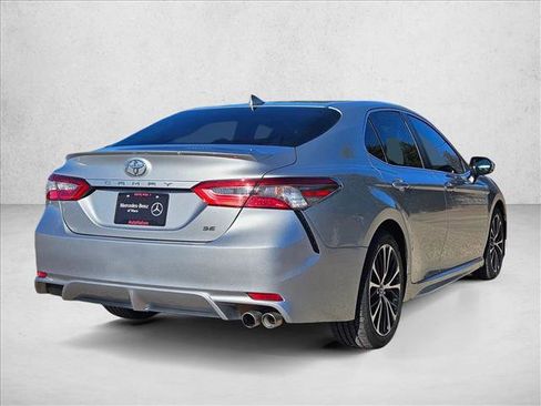 Used 2018 Toyota Camry SE image 5