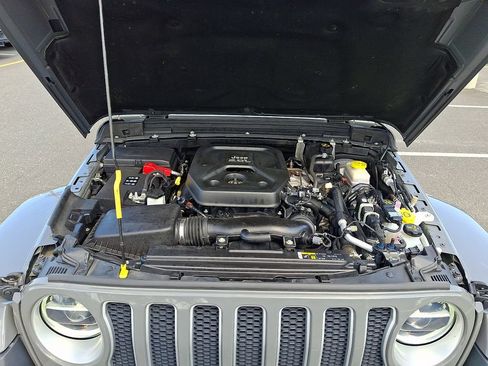 Used 2020 Jeep Wrangler Unlimited Sahara AWD/4WD image 28