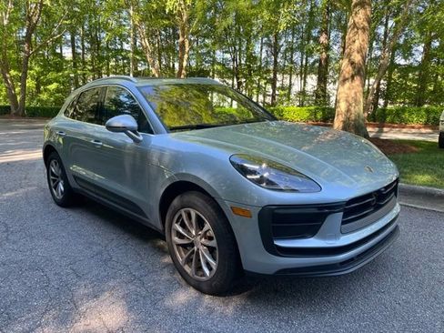 Used 2025 Porsche Macan AWD/4WD image 2