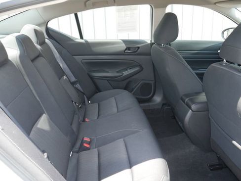 Used 2024 Nissan Altima 2.5 SV FWD image 21