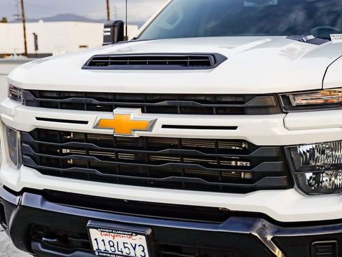 Used 2024 Chevrolet Silverado 2500 Custom w/ Custom Value Package image 5