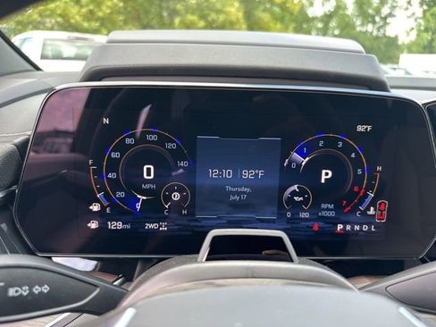 New 2025 Chevrolet Suburban Premier image 21