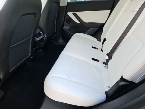 Used 2020 Tesla Model Y Long Range image 18