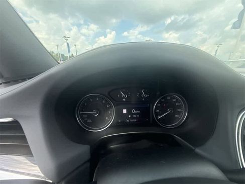 Used 2023 Buick Enclave Essence image 35