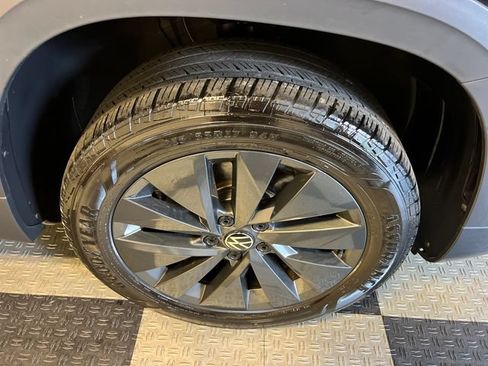 Certified 2024 Volkswagen Taos S FWD image 9