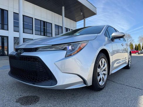 Used 2021 Toyota Corolla LE image 2