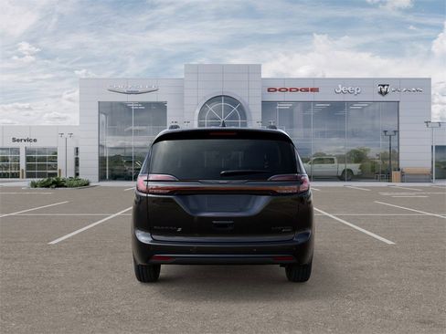 New 2026 Chrysler Pacifica Limited w/ S Appearance Package image 7