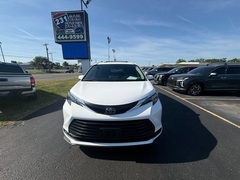 Used 2025 Toyota Sienna LE w/ LE Plus Package image 10