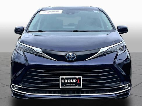 Certified 2024 Toyota Sienna XLE w/ XLE Plus Package AWD/4WD image 4