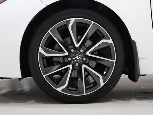 Used 2022 Toyota Corolla SE w/ SE Premium Package FWD image 9
