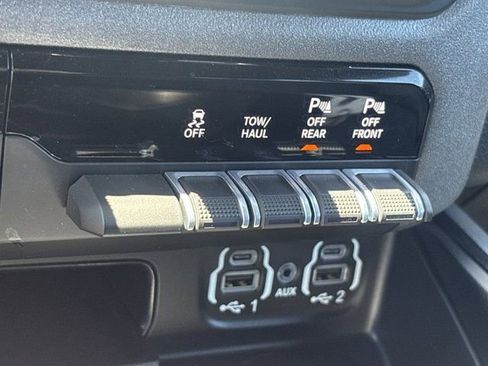 Used 2023 RAM 1500 Big Horn AWD/4WD image 37