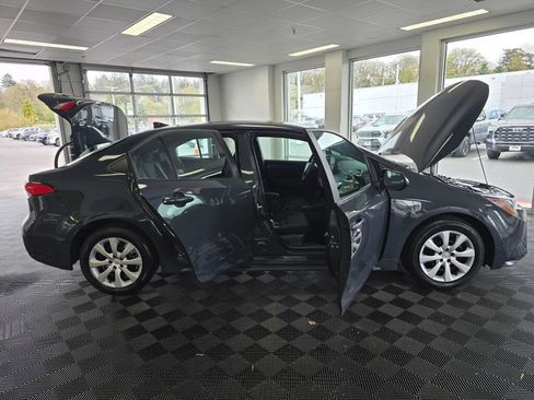 Used 2024 Toyota Corolla LE FWD image 17