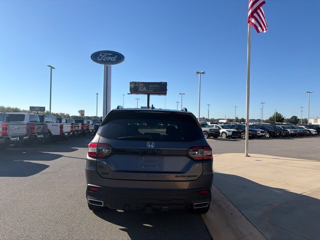 Used 2025 Honda Pilot Black Edition image 4
