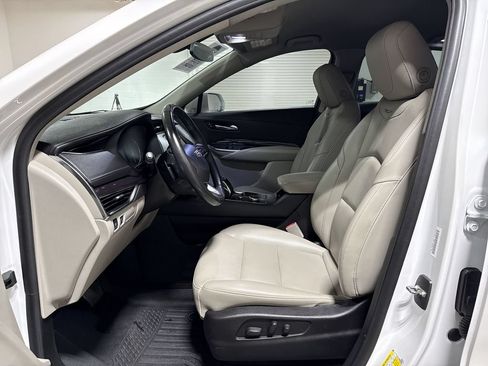 Used 2019 Cadillac XT4 Luxury w/ Cold Weather Package AWD/4WD image 19