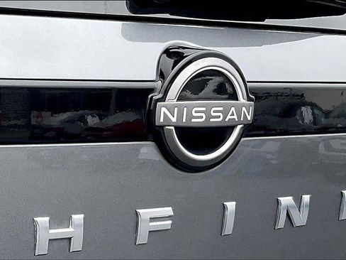 Used 2022 Nissan Pathfinder SL w/ SL Premium Package image 8