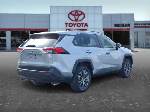Used 2023 Toyota RAV4 XLE Premium image 6