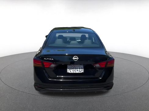 Used 2025 Nissan Altima 2.5 SV FWD image 12