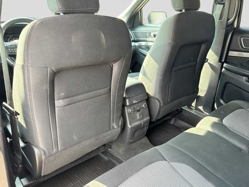 Used 2018 Ford Explorer XLT w/ XLT Technology Feature Bundle FWD image 17