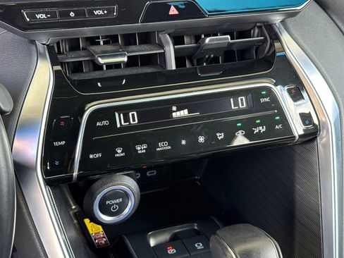 Certified 2023 Toyota Venza Limited image 19