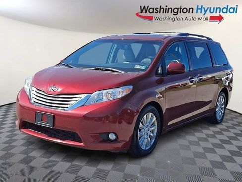 Used 2017 Toyota Sienna XLE w/ XLE Navigation Package AWD/4WD image 3