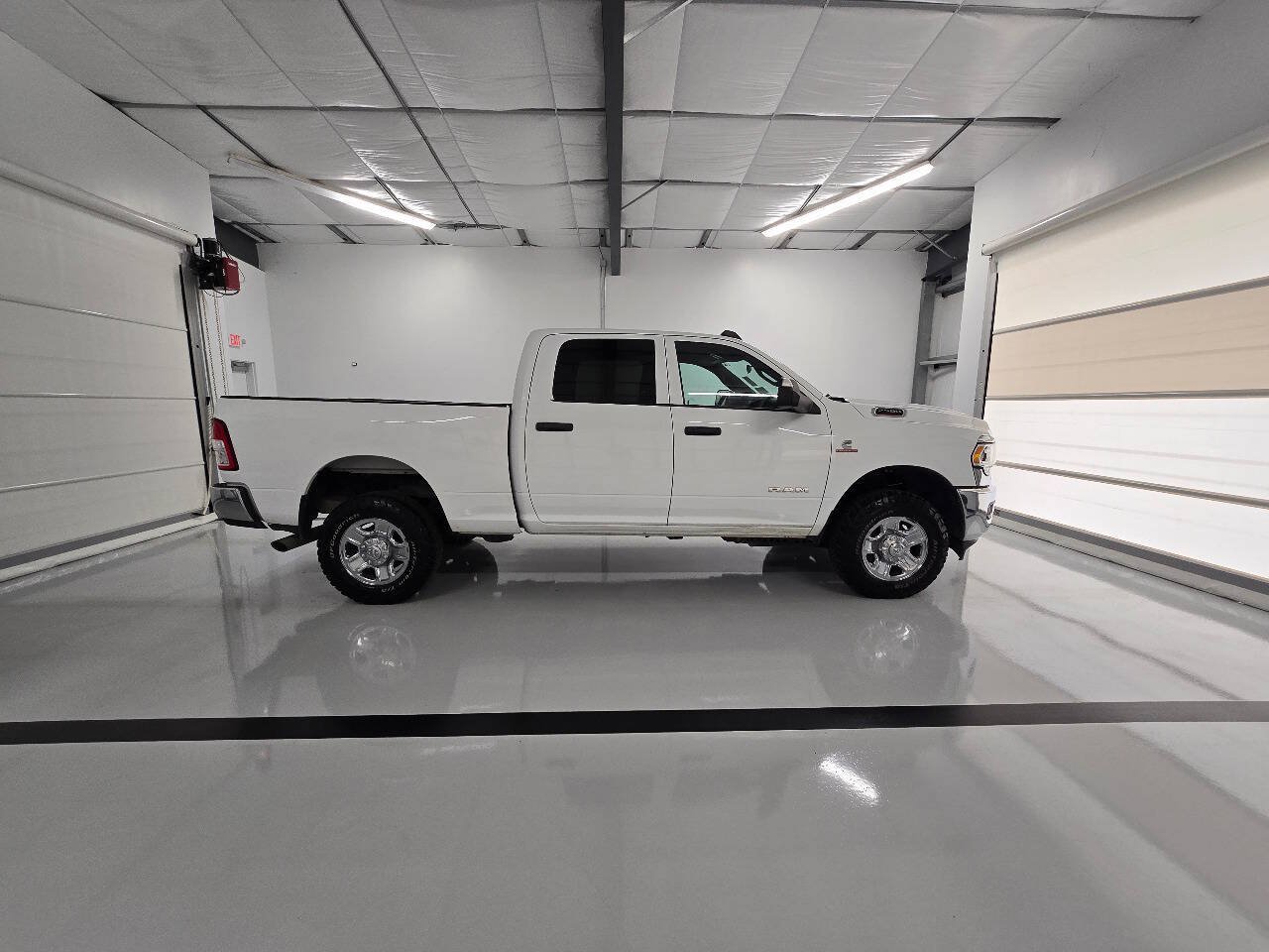 Used 2022 RAM 2500 Tradesman w/ Chrome Appearance Group AWD/4WD image 8