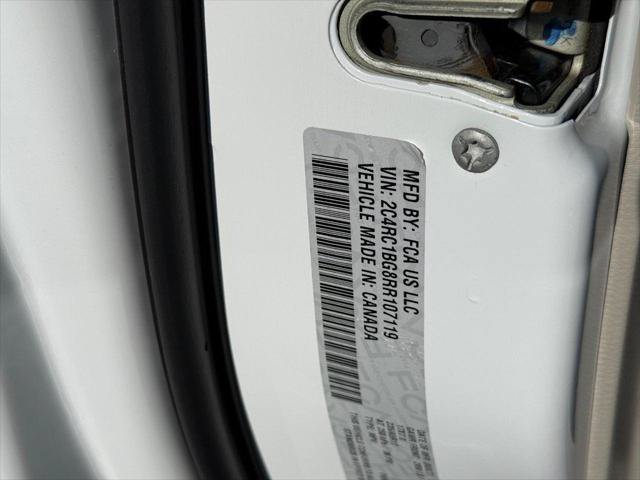 Certified 2024 Chrysler Pacifica Touring-L FWD image 22