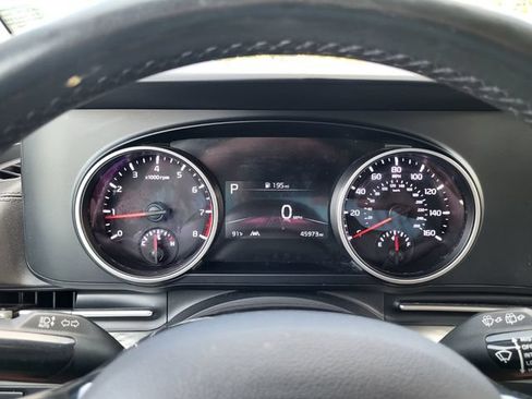 Used 2022 Kia Carnival LX FWD image 19