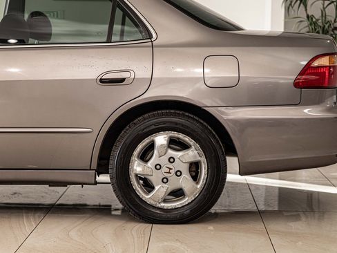 Used 2000 Honda Accord EX image 2