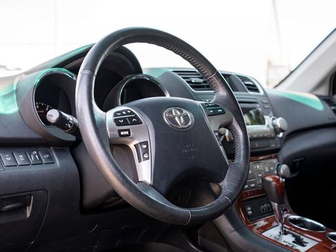 Used 2012 Toyota Highlander Limited w/ Tow Pkg AWD/4WD image 25