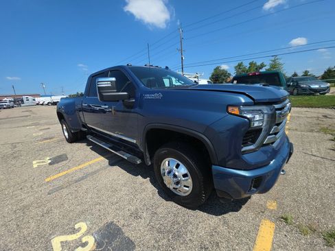 Used 2026 Chevrolet Silverado 3500 High Country w/ High Country Premium Package AWD/4WD image 4