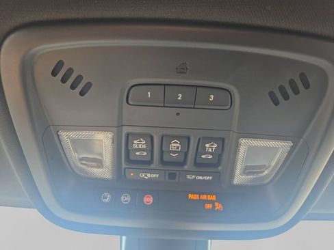 Used 2023 Chevrolet Traverse High Country AWD/4WD image 9
