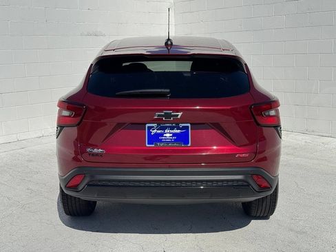 Used 2024 Chevrolet Trax RS w/ Sunroof Package FWD image 12